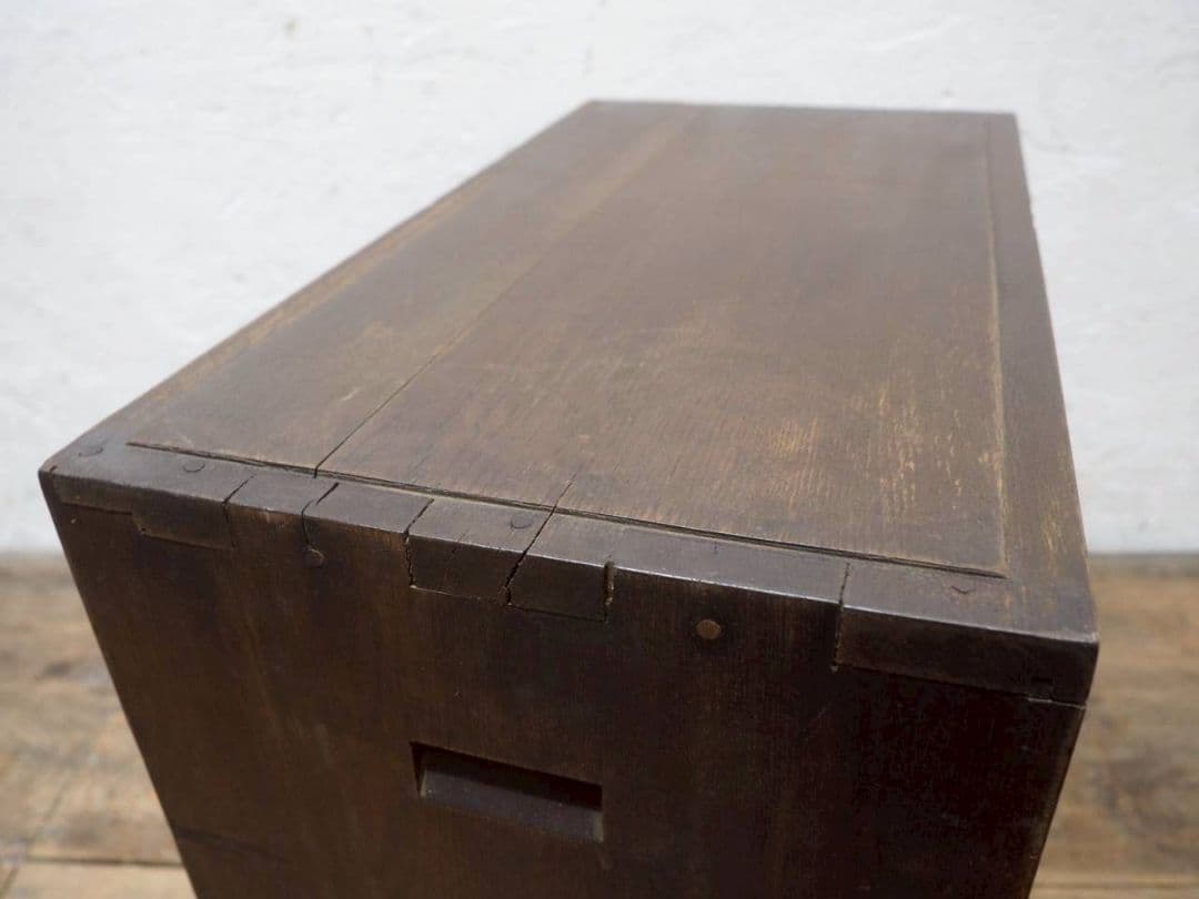 1136 アンティーク 格納扉の飾り棚 陳列台 キャビネット 古家具 レトロ