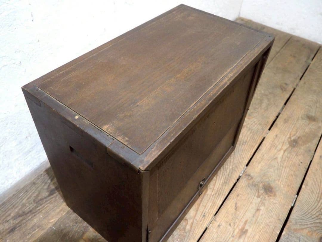 1136 アンティーク 格納扉の飾り棚 陳列台 キャビネット 古家具 レトロ