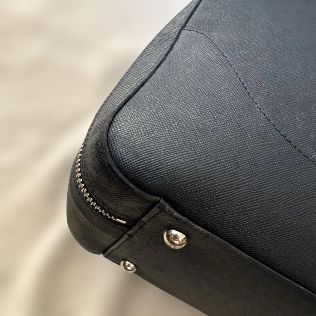 人気✨ペッレモルビダ　ビジネスバッグ ネイビーレザー　2層　パソコン収納可能