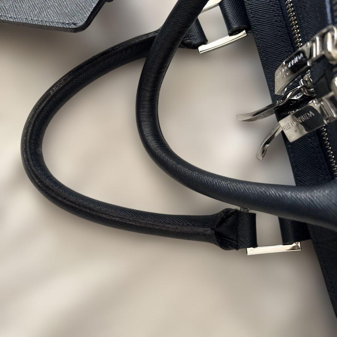 人気✨ペッレモルビダ　ビジネスバッグ ネイビーレザー　2層　パソコン収納可能