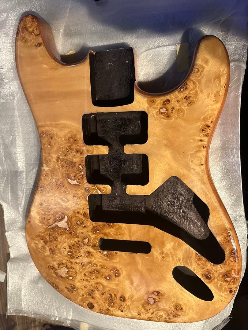 ストラトキャスター タイプ バール マホガニーボディ