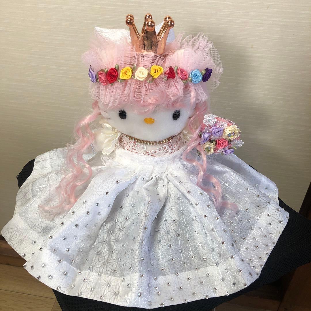 Hello Kitty ハローキティの美しいウェディングドレス