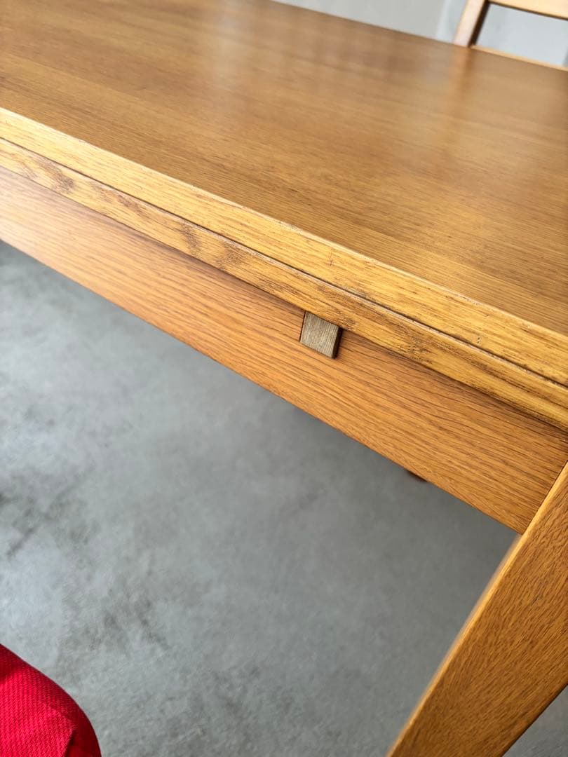 IKEA伸縮式ダイニングテーブル「BJURSTA」