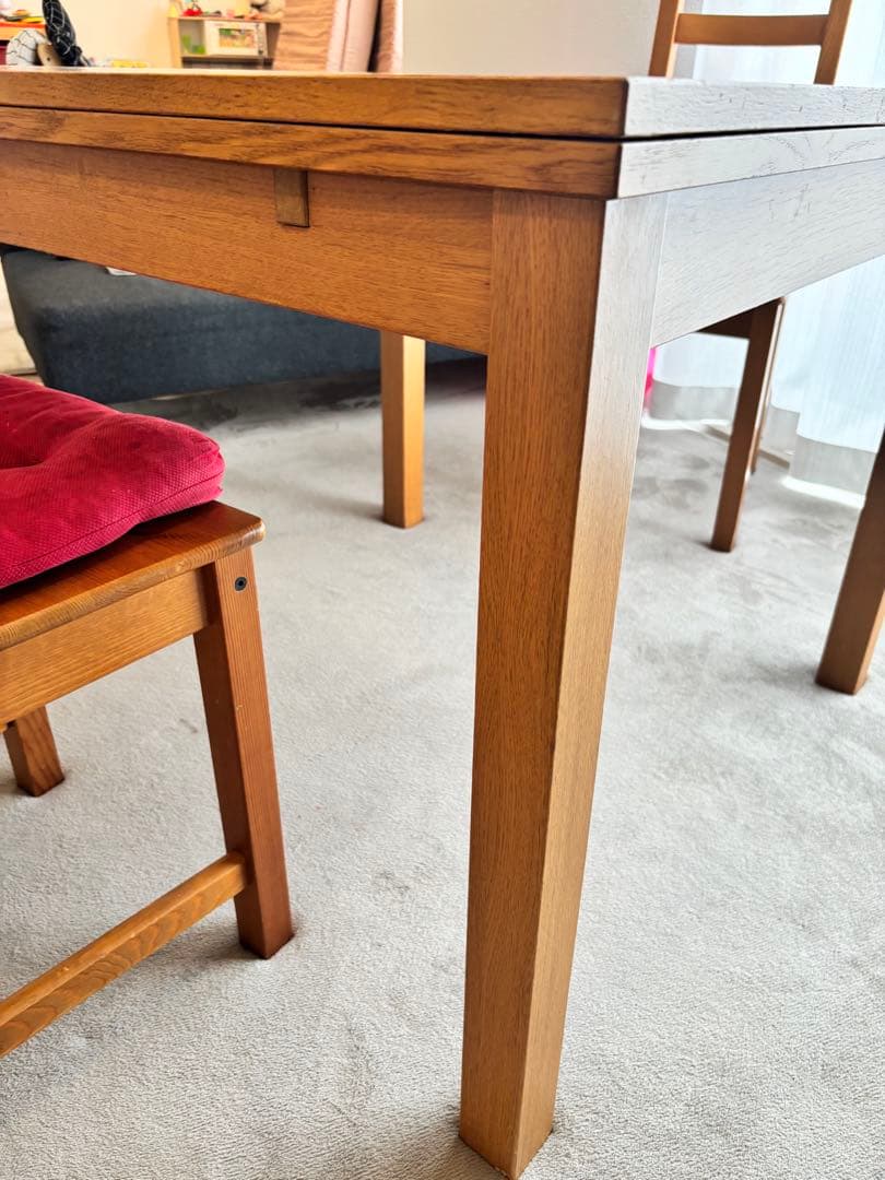 IKEA伸縮式ダイニングテーブル「BJURSTA」