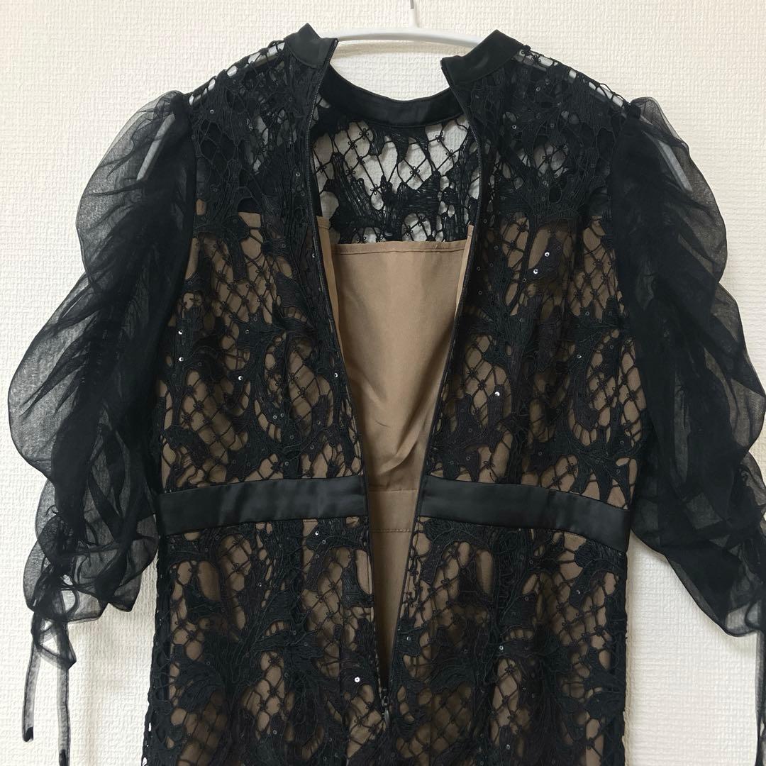 完売品　人気　レジャ　シアーレースパフスリーブスリットIラインドレス　S