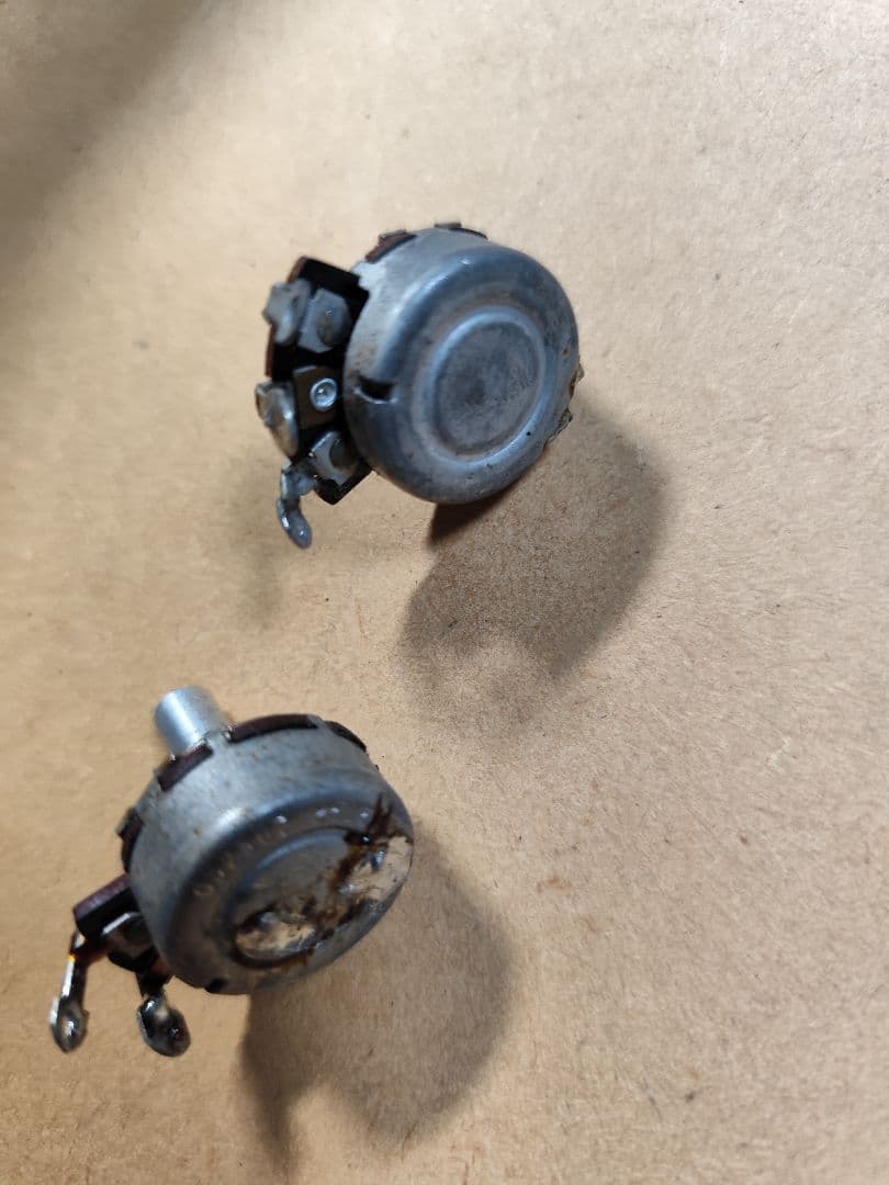 1972年 ビンテージフェンダーポット