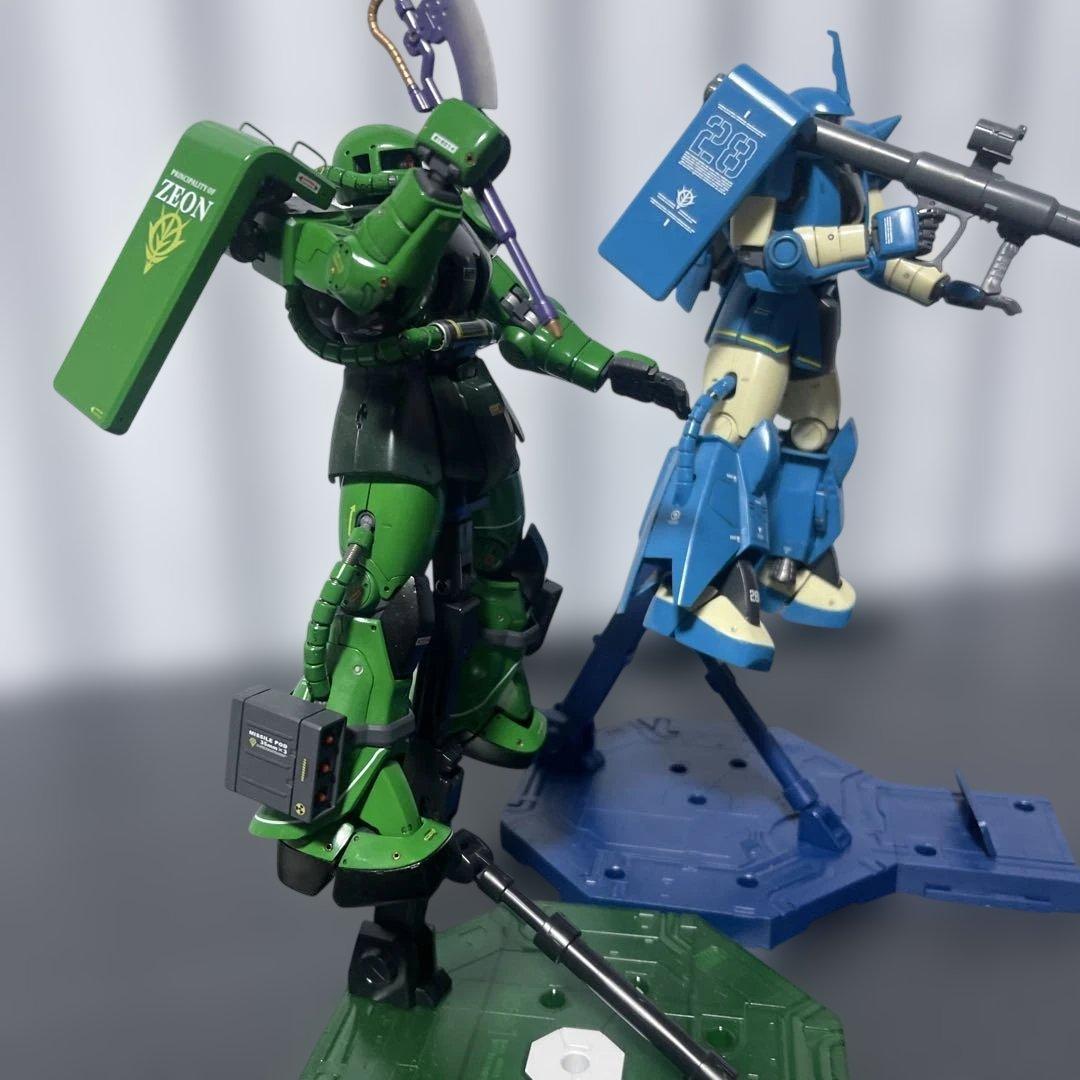 MG1/100ロバート・ギリアム専用ザクⅡと MG量産型ザクⅡの2体