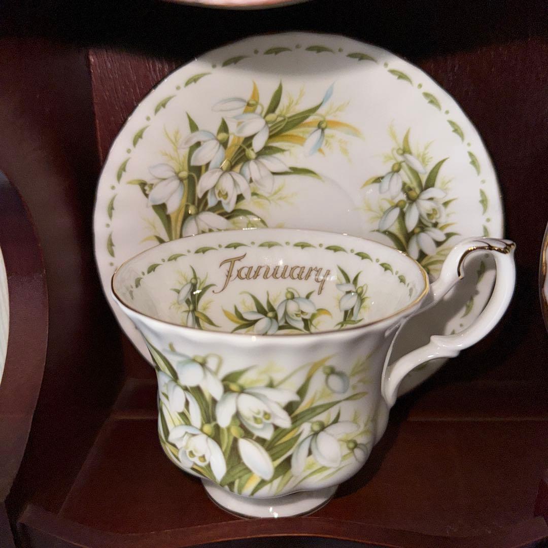 廃盤 希少】 専用飾り棚付 ロイヤルアルバート フラワーオブザマンス