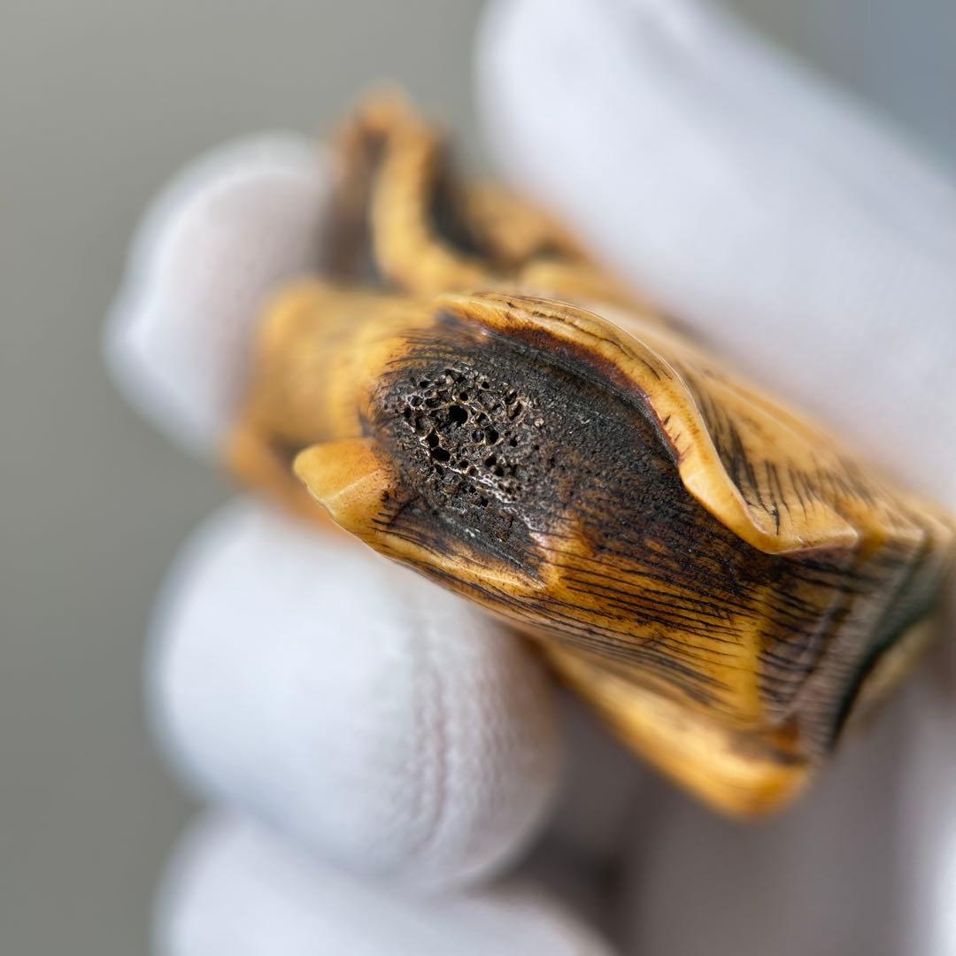 牛の彫刻 小型 彫刻極上根付天然素材アンティーク骨董飾り物古美術置物細密