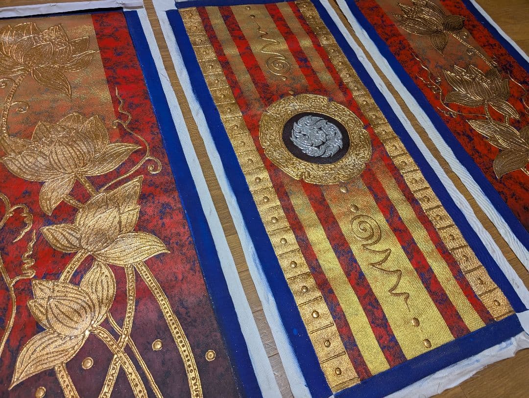 タイ 絵画 大サイズ 金色の蓮のアート 布地 芸術 チェンマイ アジア 蓮の花