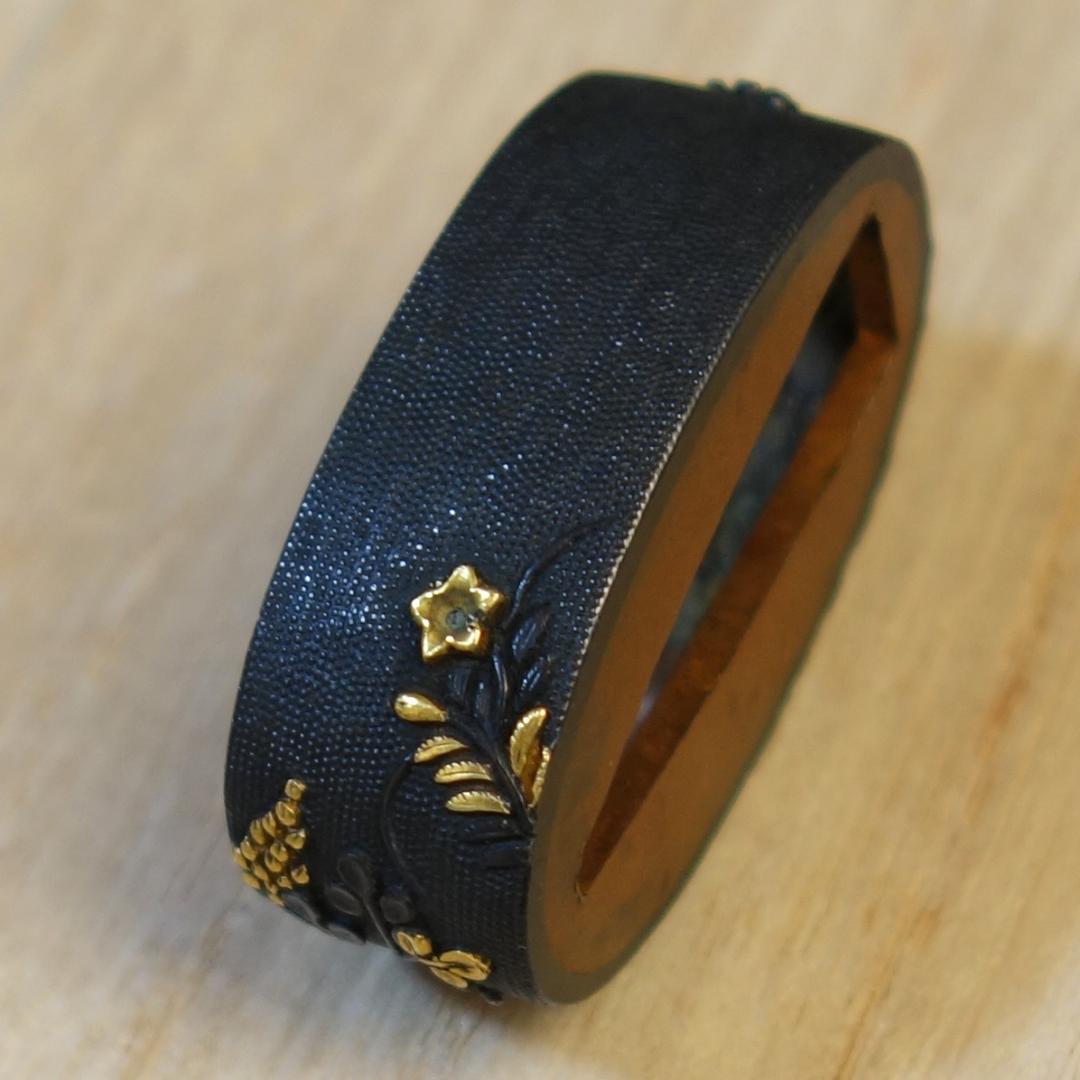 【 赤銅魚子地 金銀銅象嵌 草花図縁 】刀装具 縁頭 鍔 鐔 日本刀 武具 骨董