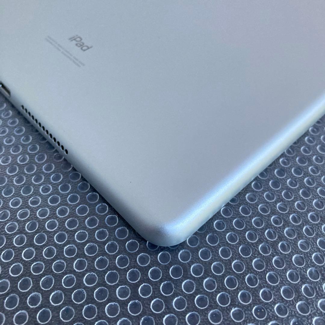 3541【早い者勝ち】電池最良好☆iPad8 第8世代 32GB SIMフリー☆