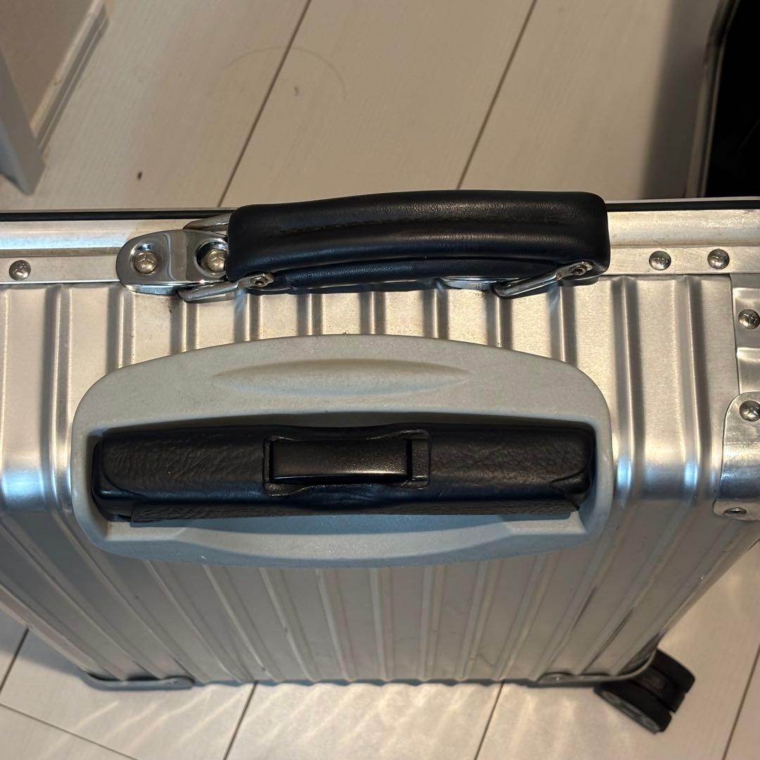 RIMOWA リモワ クラシック キャビン 4輪 機内持ち込み可 タイヤ2つ破損