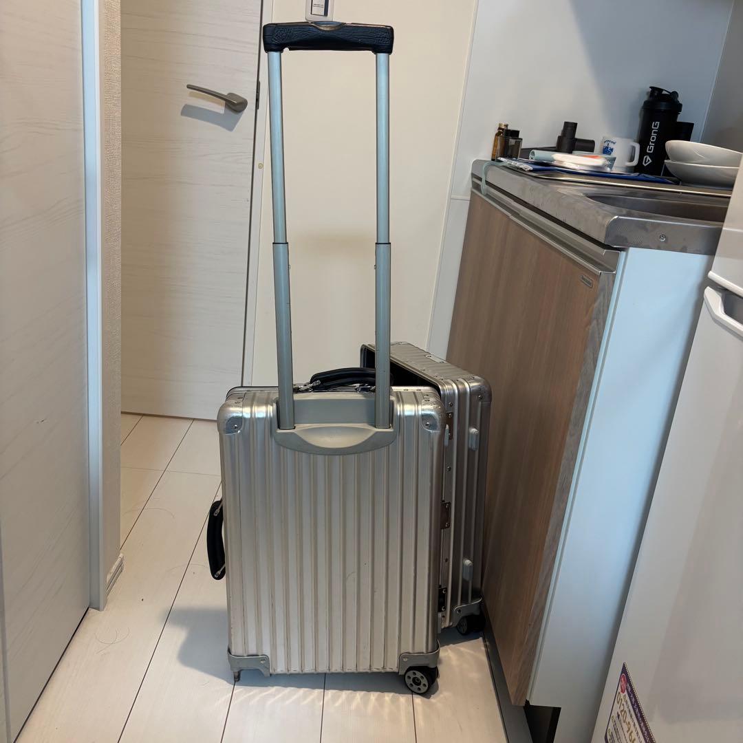 RIMOWA リモワ クラシック キャビン 4輪 機内持ち込み可 タイヤ2つ破損