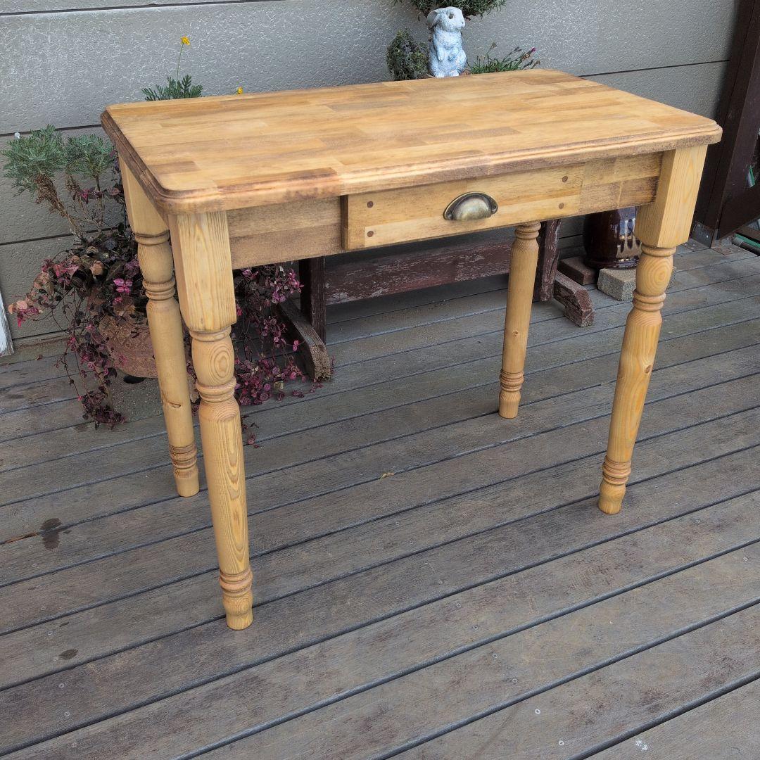 ろくろ脚のパソコンデスク