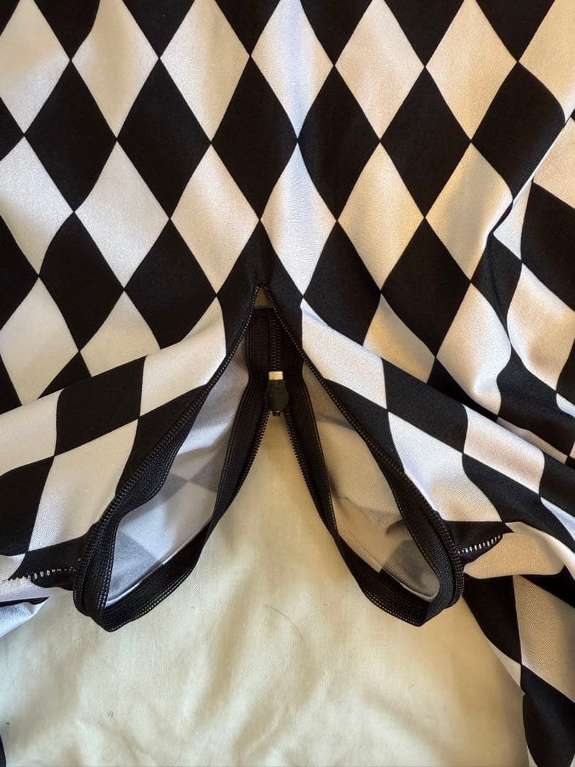 アートソン製　クロッチファスナー付女性サイズ・白黒ダイヤ全身タイツZENTAI