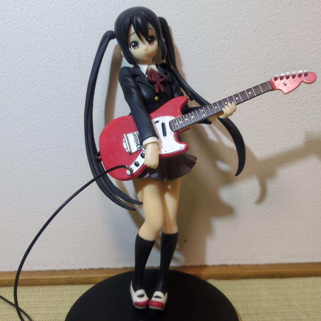 けいおん中野梓エレキギター付きフィギュア - メルカリ