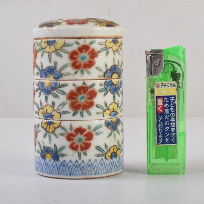 中国 粉彩 花草文 三段重箱 蓋物 V 8785 - メルカリ