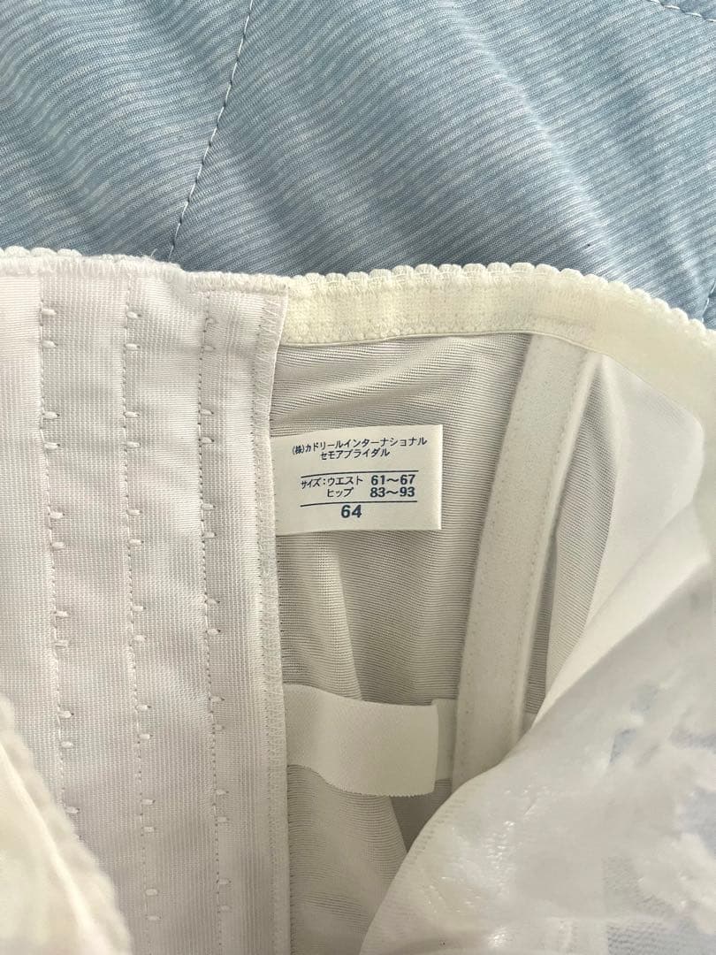 セモアブライダルインナー コルセットタイプ ホワイト　ガードル付きE70/64