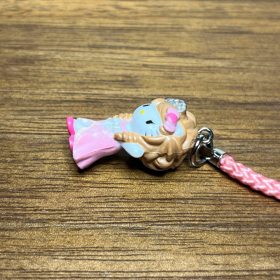 モモエリ×ハローキティ　コラボストラップ