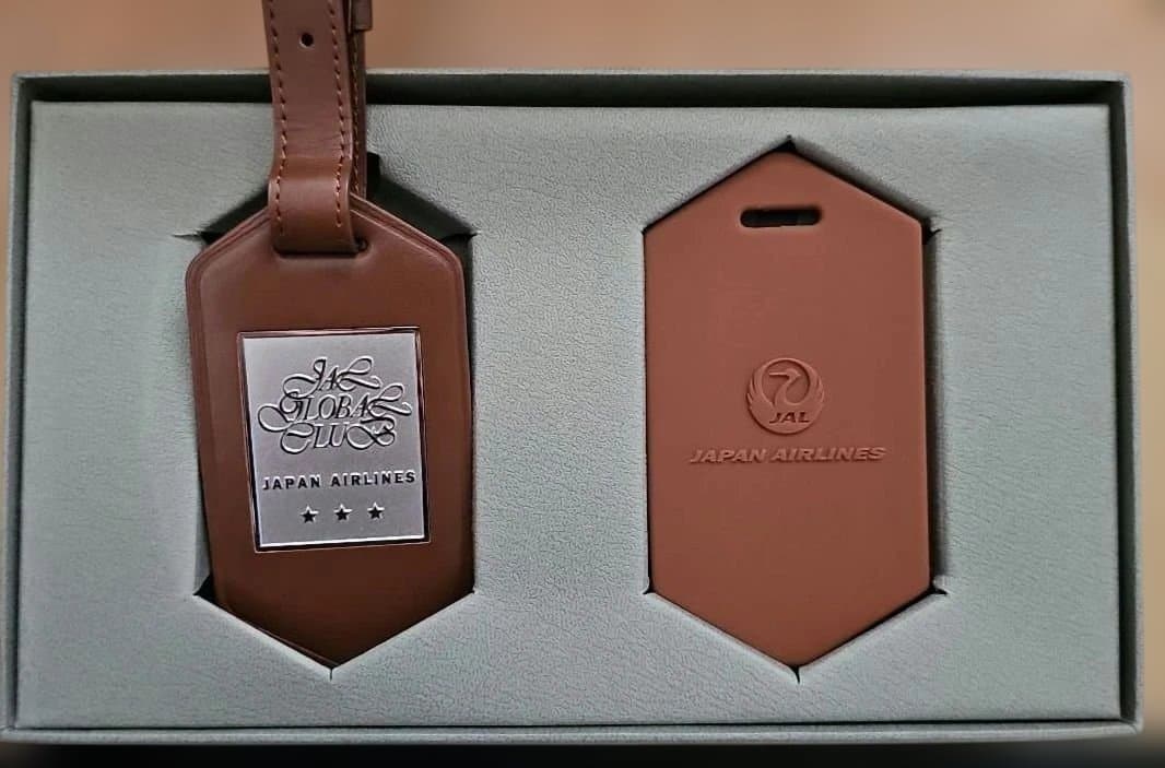 JAL レザー名札 ギフトボックス付き JAL レザー名札 ギフトボックス付き 鹿革のネームホルダー/IDカード