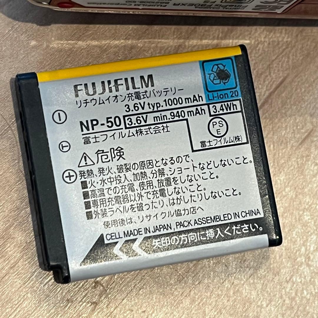 《送料込》FUJIFILM FinePix F80EXR デジカメ　充電器付