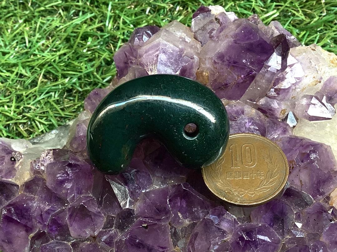 ✳濃厚青緑の【碧玉】特大38.7mm勾玉 希少原石の花仙山瑪瑙 高額材料