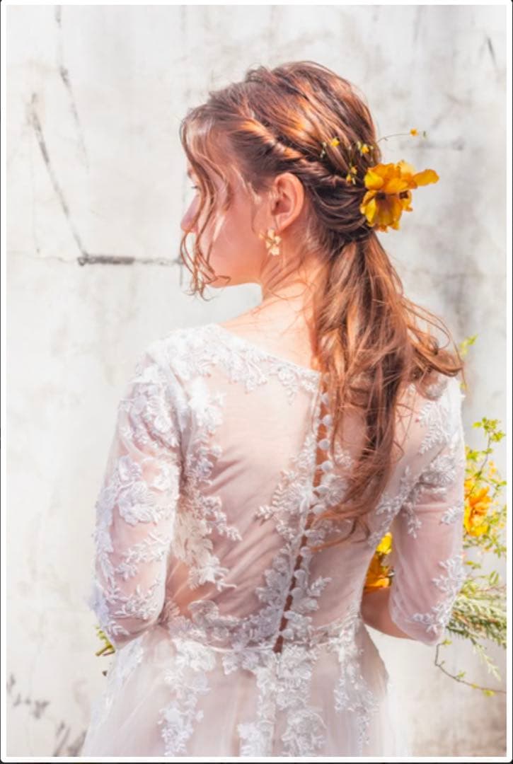 ウェディングドレス フラワーモチーフ刺繍長袖 Aライン