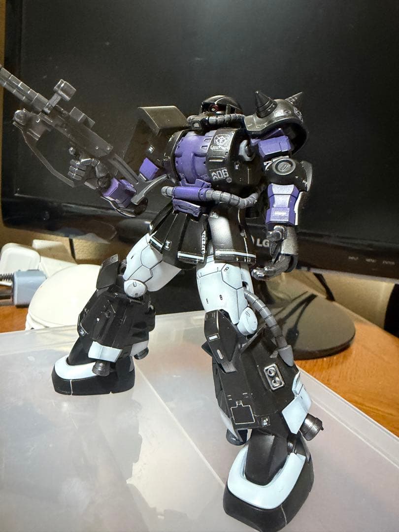 1/144 黒い三連星ザク　塗装済み完成品