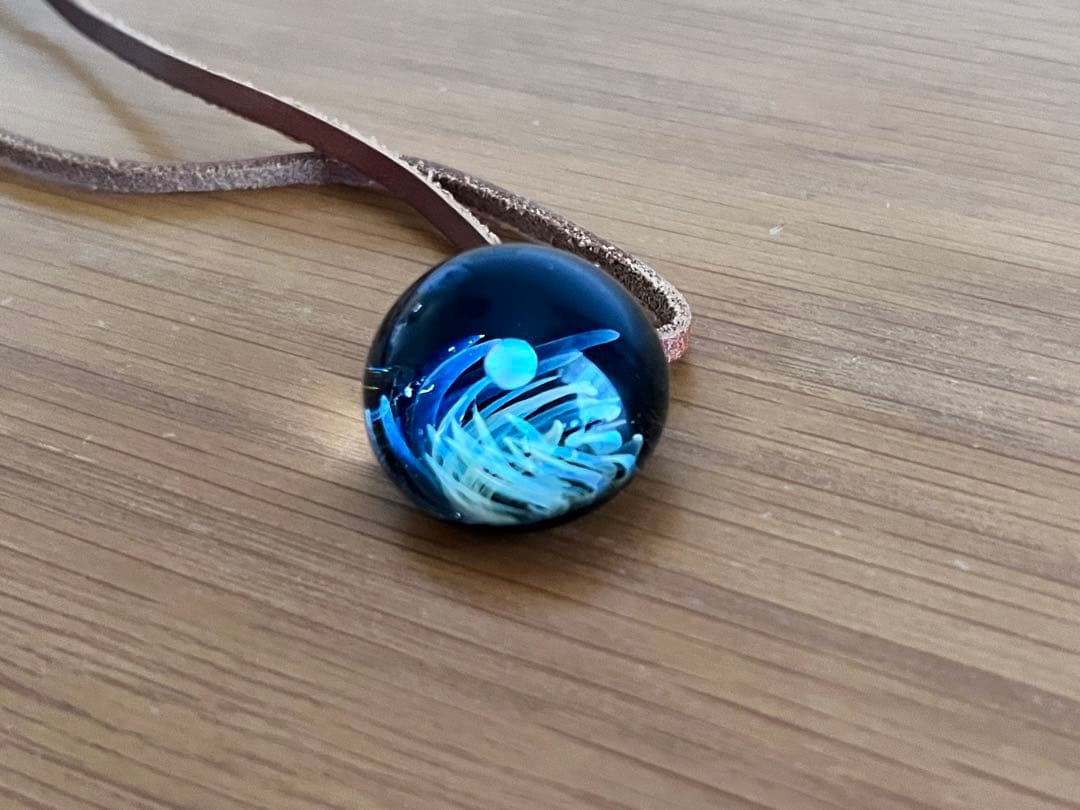 ハンドメイド ガラス ネックレス 宇宙ガラス 渦巻き模様 アクセサリー