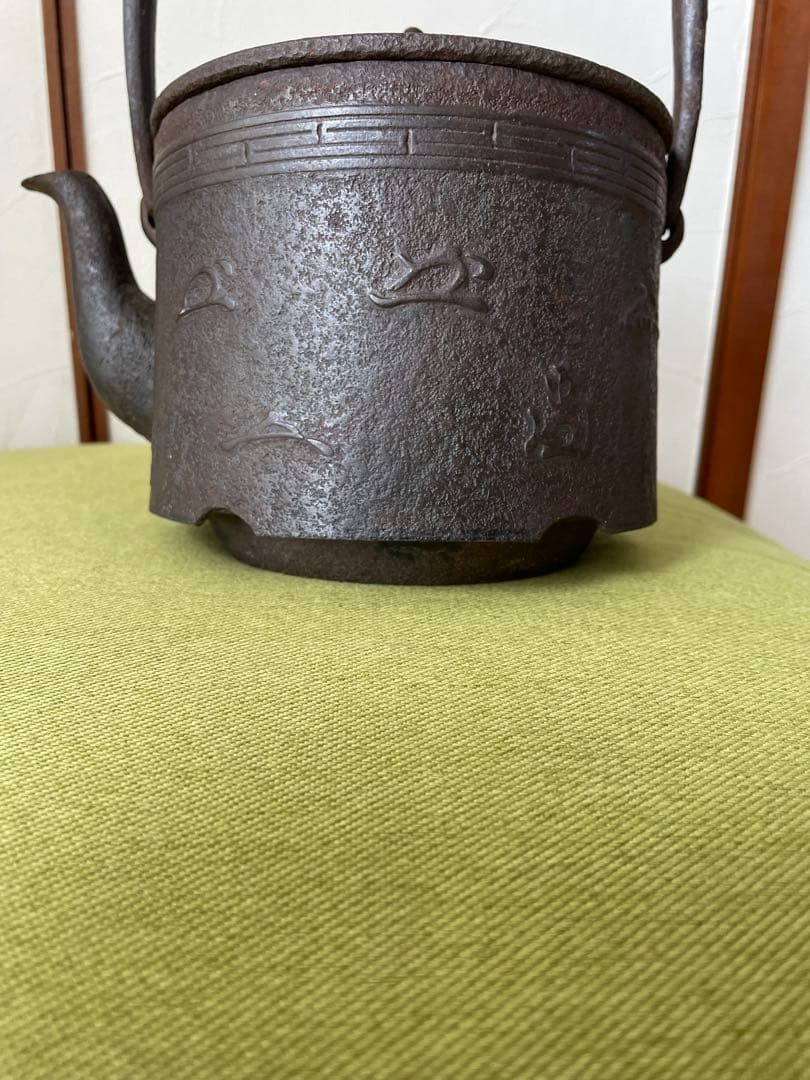 [時代物] 南部鉄瓶　鈴木盛久造　広口筒形　獅子摘み　1.5L