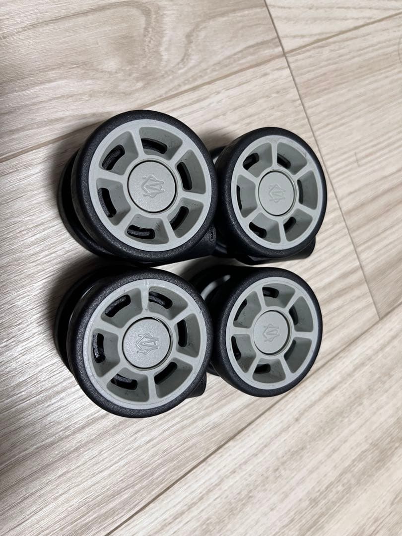 リモワ オリジナル キャビンS 純正ホイール リモワ ホイール カスタム