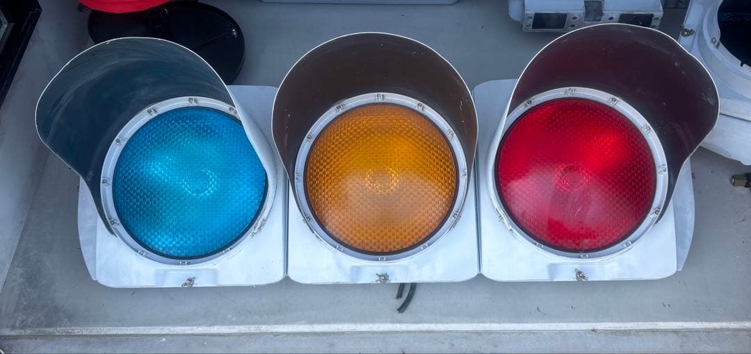 信号機 信号灯器 信号電材株式会社 本物