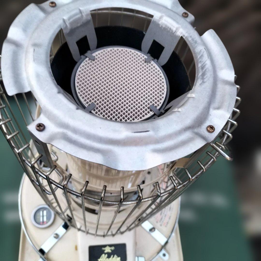 アラジン メンテナンス済。純正芯交換済。取り扱い説明書。ベージュ