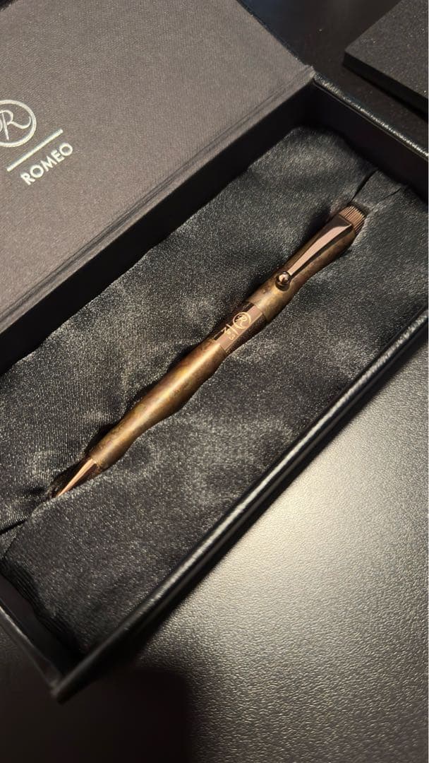 伊東屋 ROMEO No.3 ボールペン 細軸 斑紋孔雀色ヴィンテージローズ