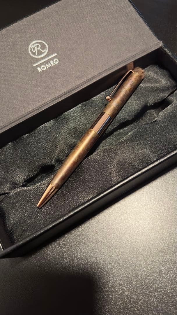 伊東屋 ROMEO No.3 ボールペン 細軸 斑紋孔雀色ヴィンテージローズ