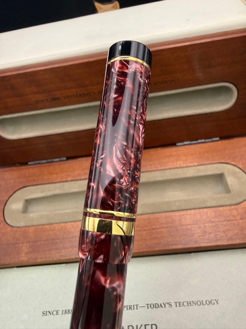 PARKER ローラーボール DUOFOLD インターナショナル レッドマーブル