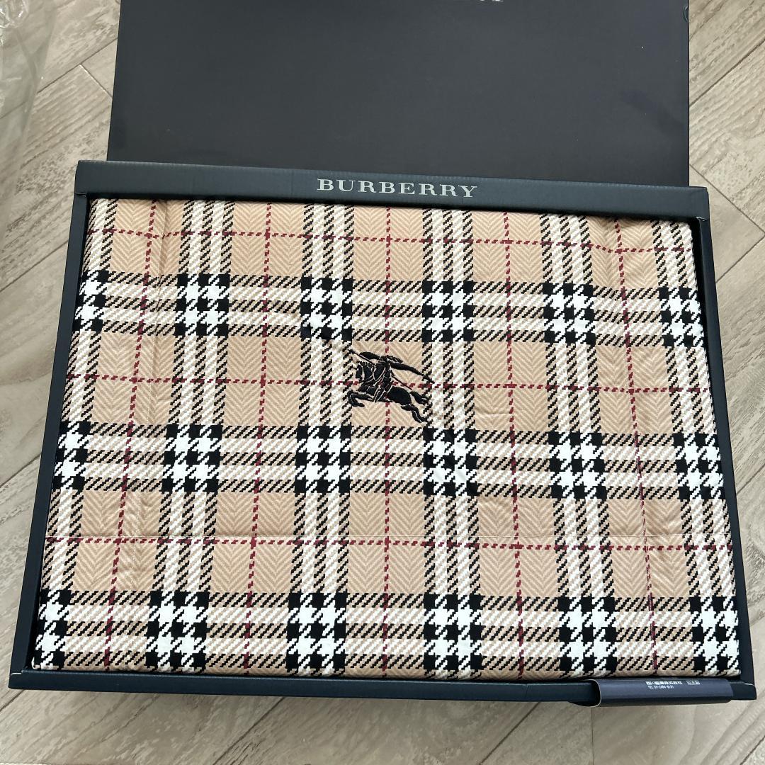 未使用 バーバリー ノバチェック 羽毛肌掛け布団 ダウンケット