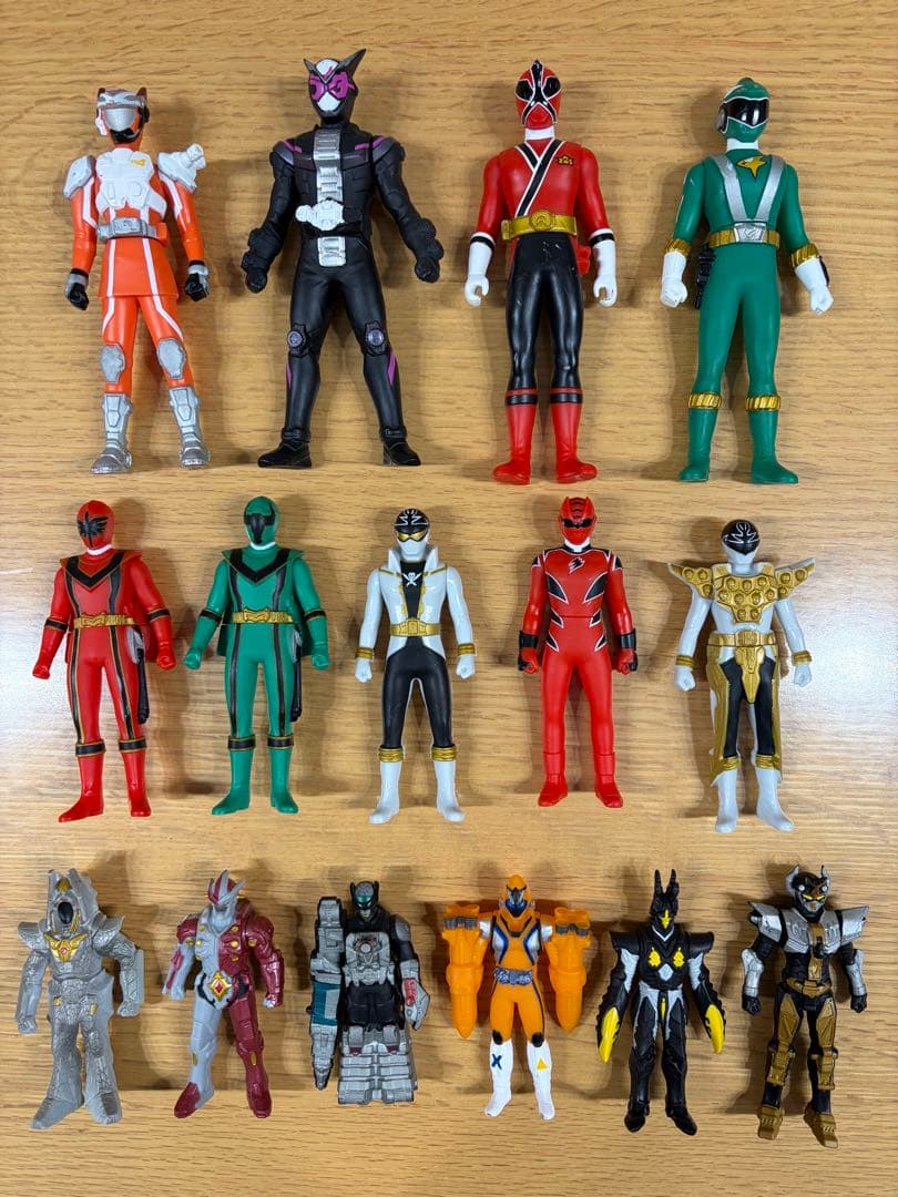 超美品 ウルトラマン＋仮面ライダー＋戦隊モノ＋特撮モノ ソフビ100体セット