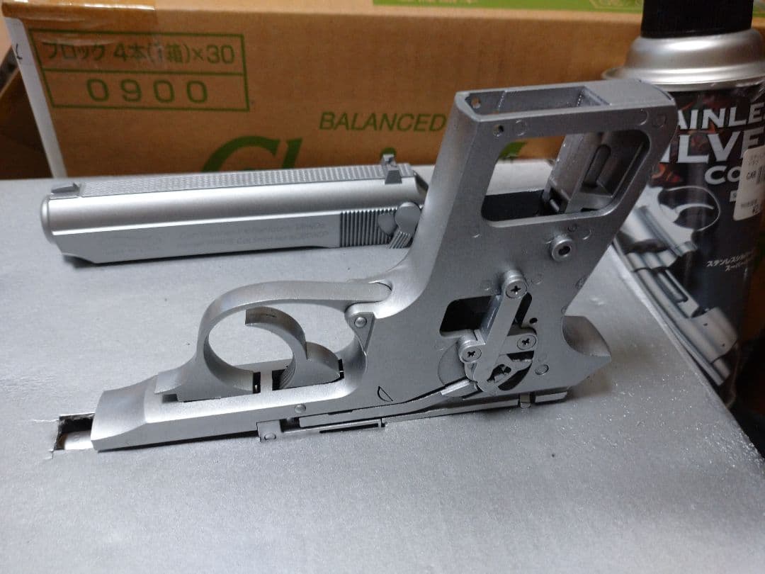 ワルサーPPK/S (シルバー塗装したもの)