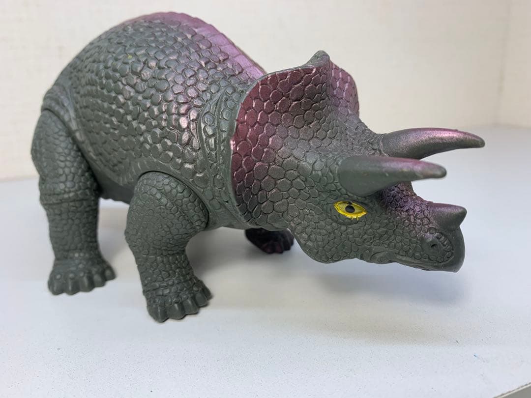 トリケラトプス☆ハーティロビン☆恐竜 フィギュア☆HR - メルカリ