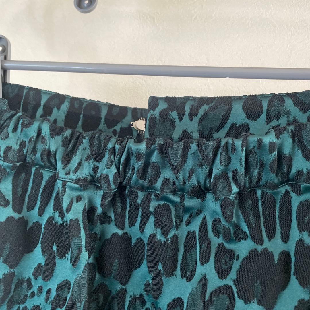 PRIORITY ダークグリーン ヒョウ柄 フレアスカート