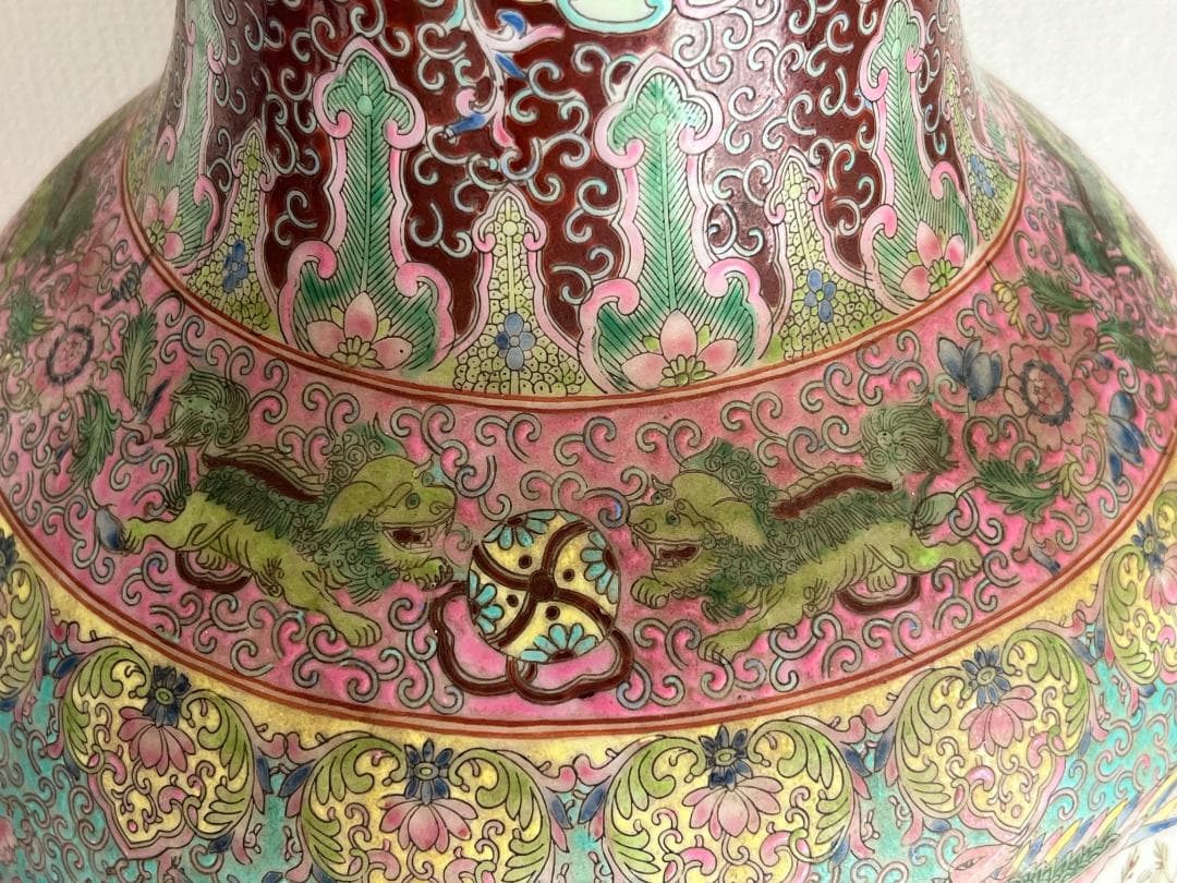 海】粉彩 乾隆年製 満面手絵 開窓 人物庭園図 特大花瓶