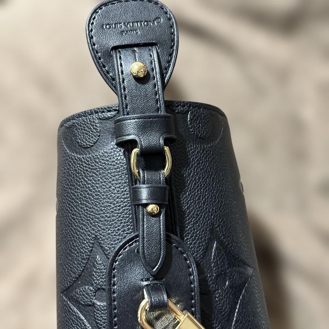 ブラック バケツ型ハンドバッグ