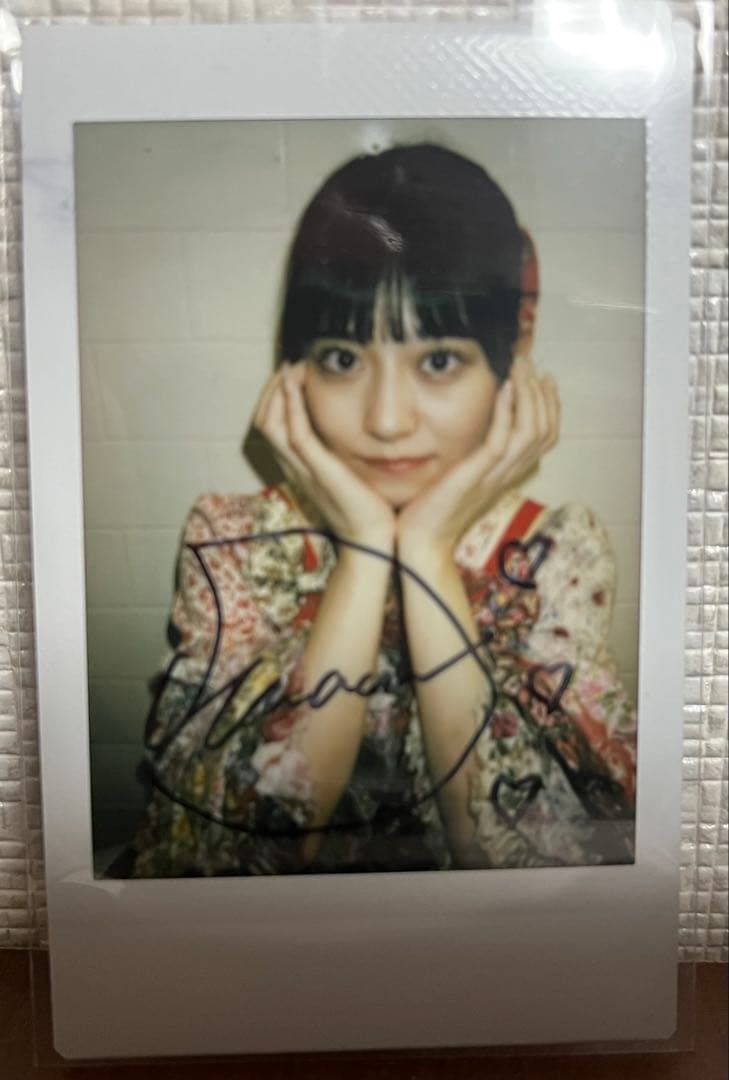 希少】 月足天音 サイン入りチェキ - メルカリ