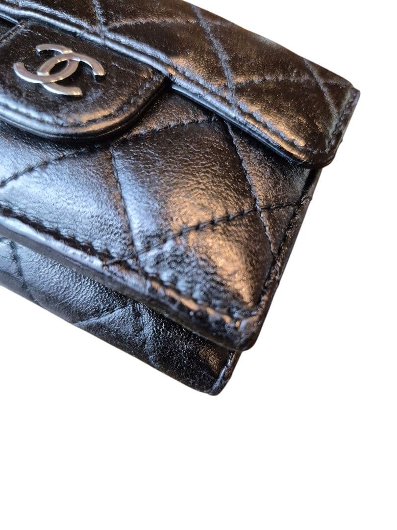 CHANEL　シャネル　マトラッセ　シルバー金具　Wホックフラップ　三つ折り財布