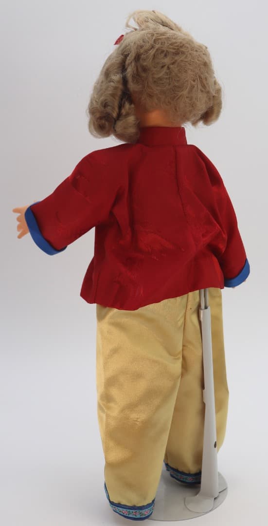 シャーリーテンプル 赤と金の衣装の人形