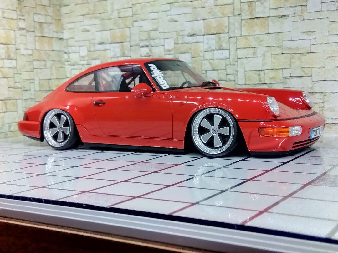 ミニカー 1/18 GTSPIRIT PORSCHE 911(964)Carrera