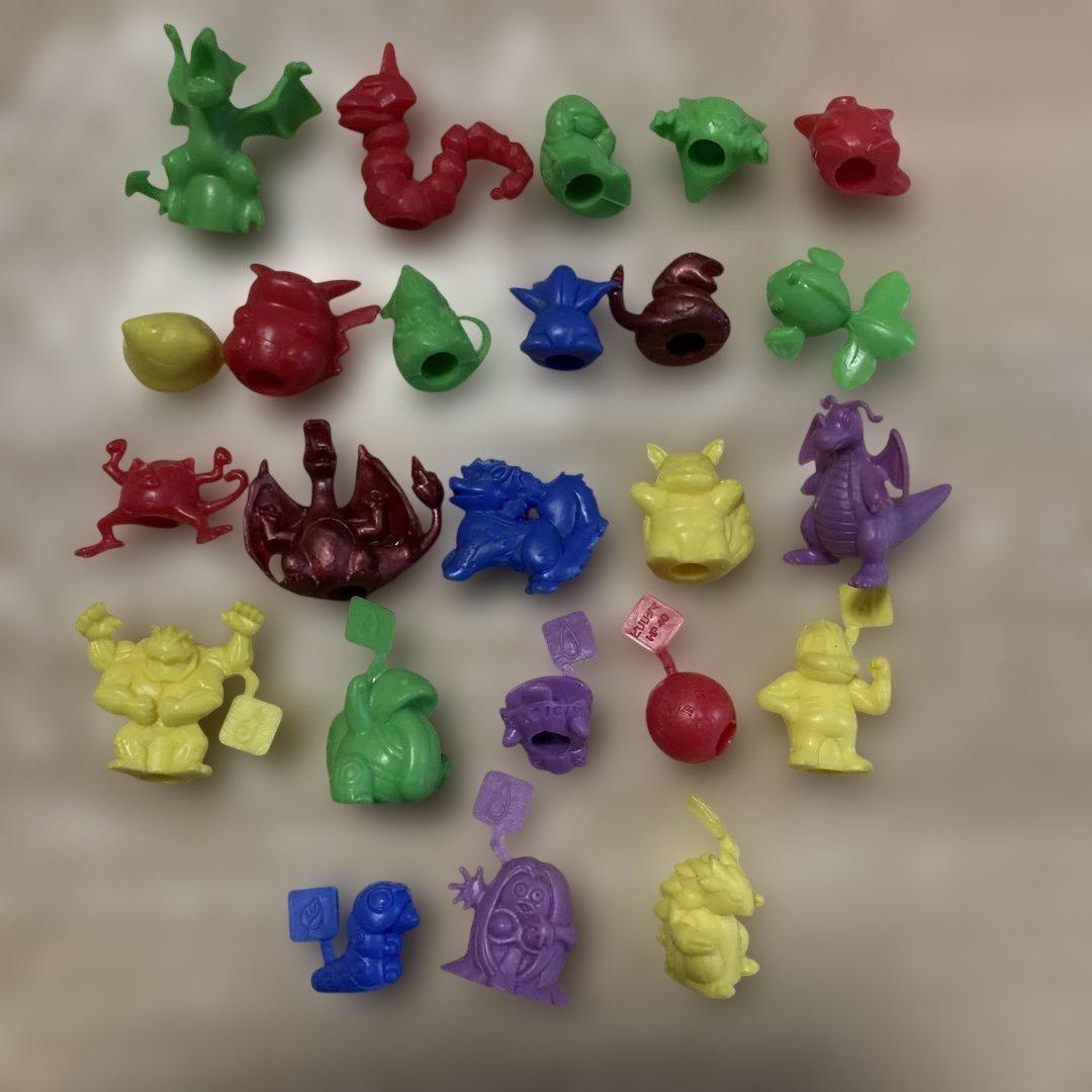 ポケモンガチャ　塩ビ人形　消しゴムフィギュア151種　ピッピ人形　化石　ボール