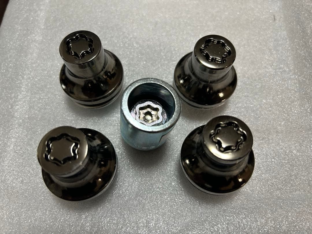 超美品　トヨタ　マックガード　M14×P1.5 ブラックMSC12-00006